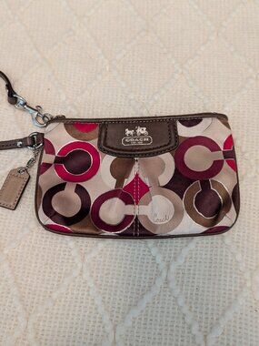 COACH Madison Graphic Op Art Metallic Isabelle Wristlet